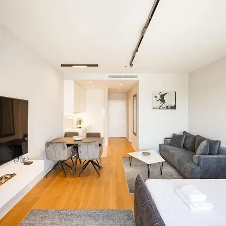 West Tower Luxury * بلغراد