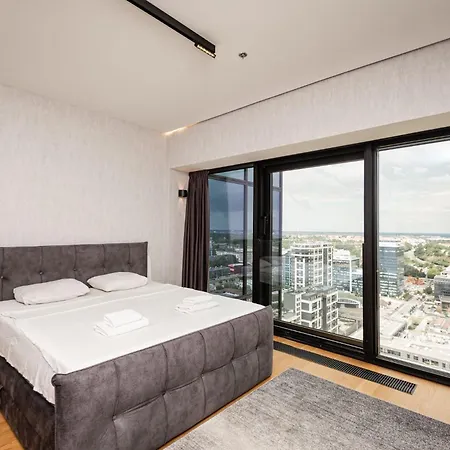 West Tower Luxury شقة