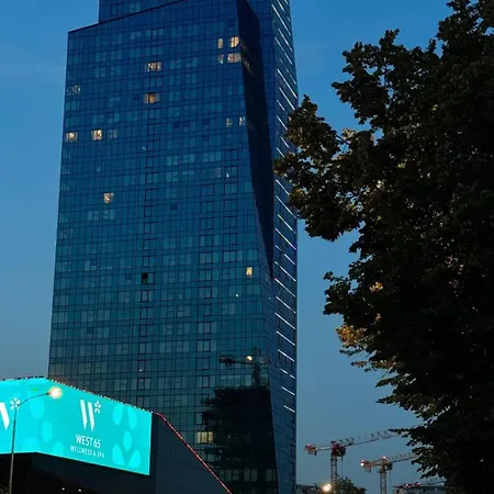 West Tower Luxury 公寓 *