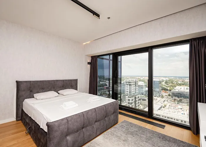 West Tower Luxury 公寓