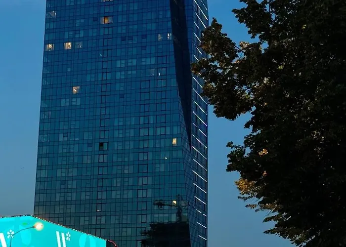 West Tower Luxury 公寓 *